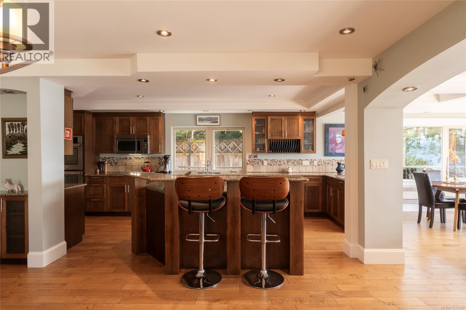  10646 Madrona Drive, North Saanich