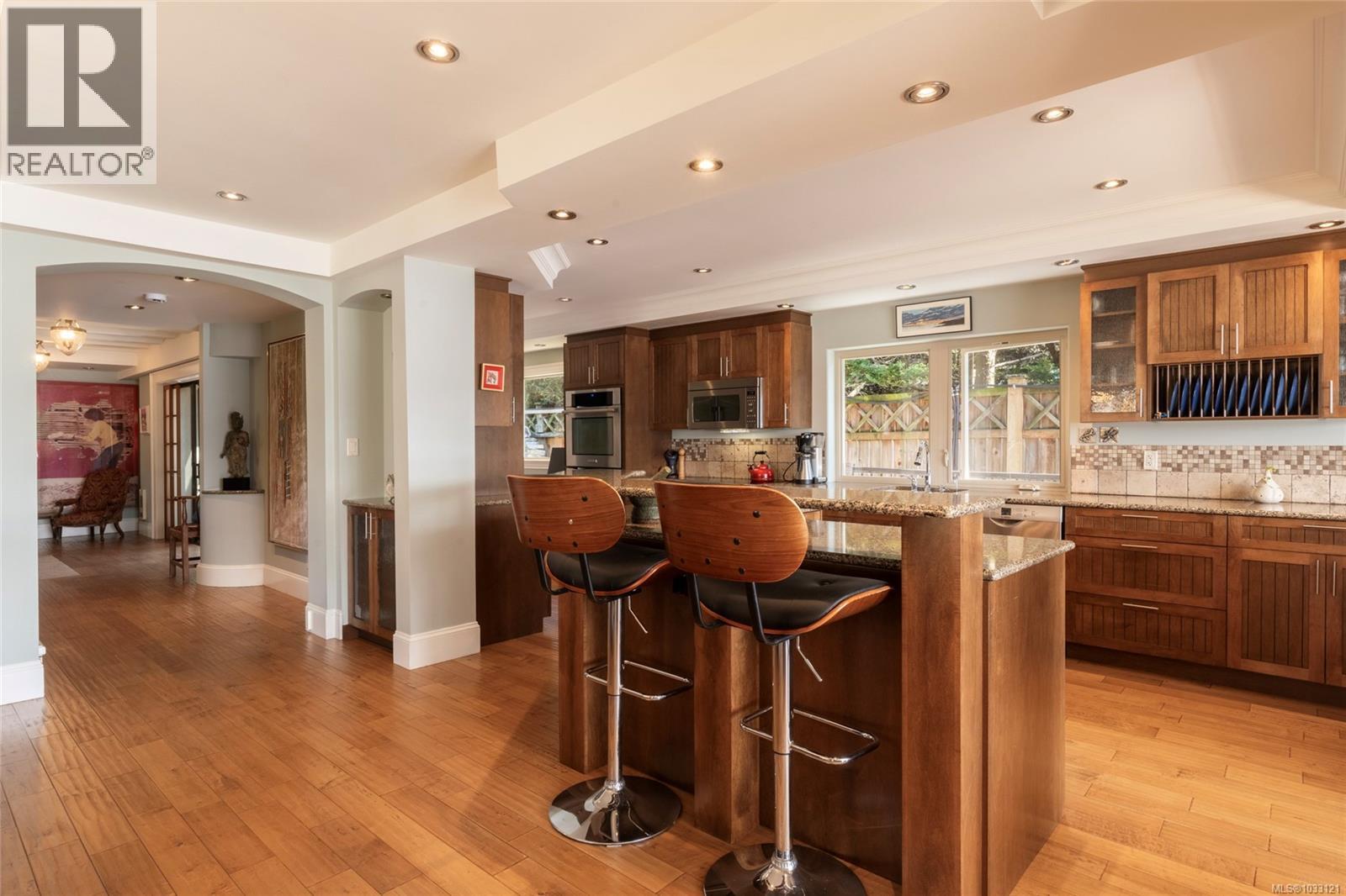  10646 Madrona Drive, North Saanich