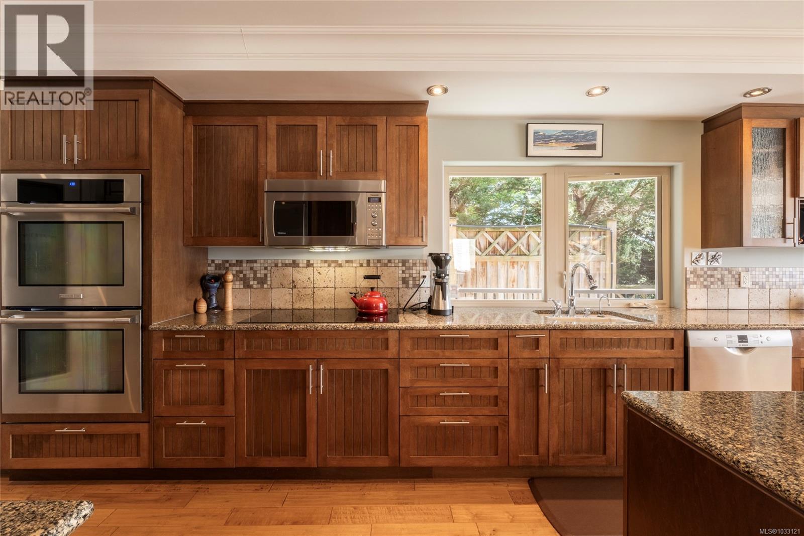  10646 Madrona Drive, North Saanich