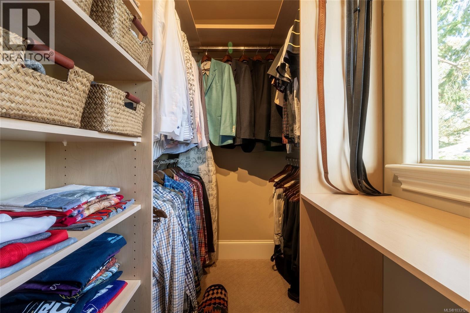  10646 Madrona Drive, North Saanich