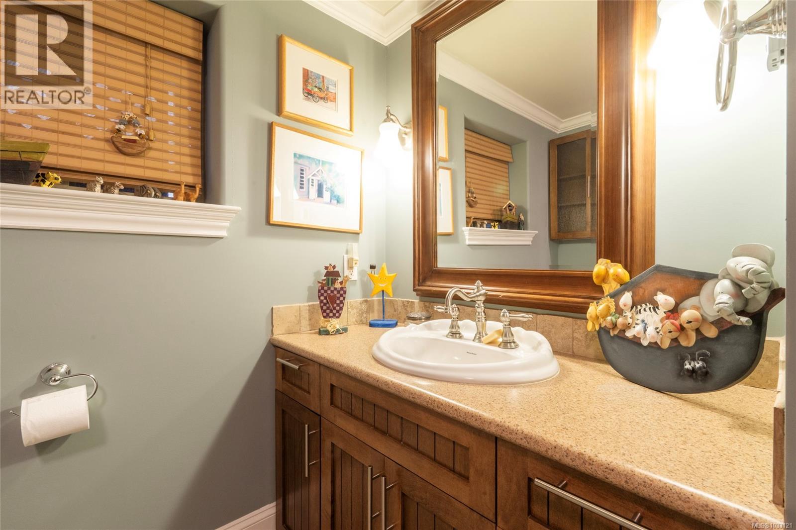  10646 Madrona Drive, North Saanich