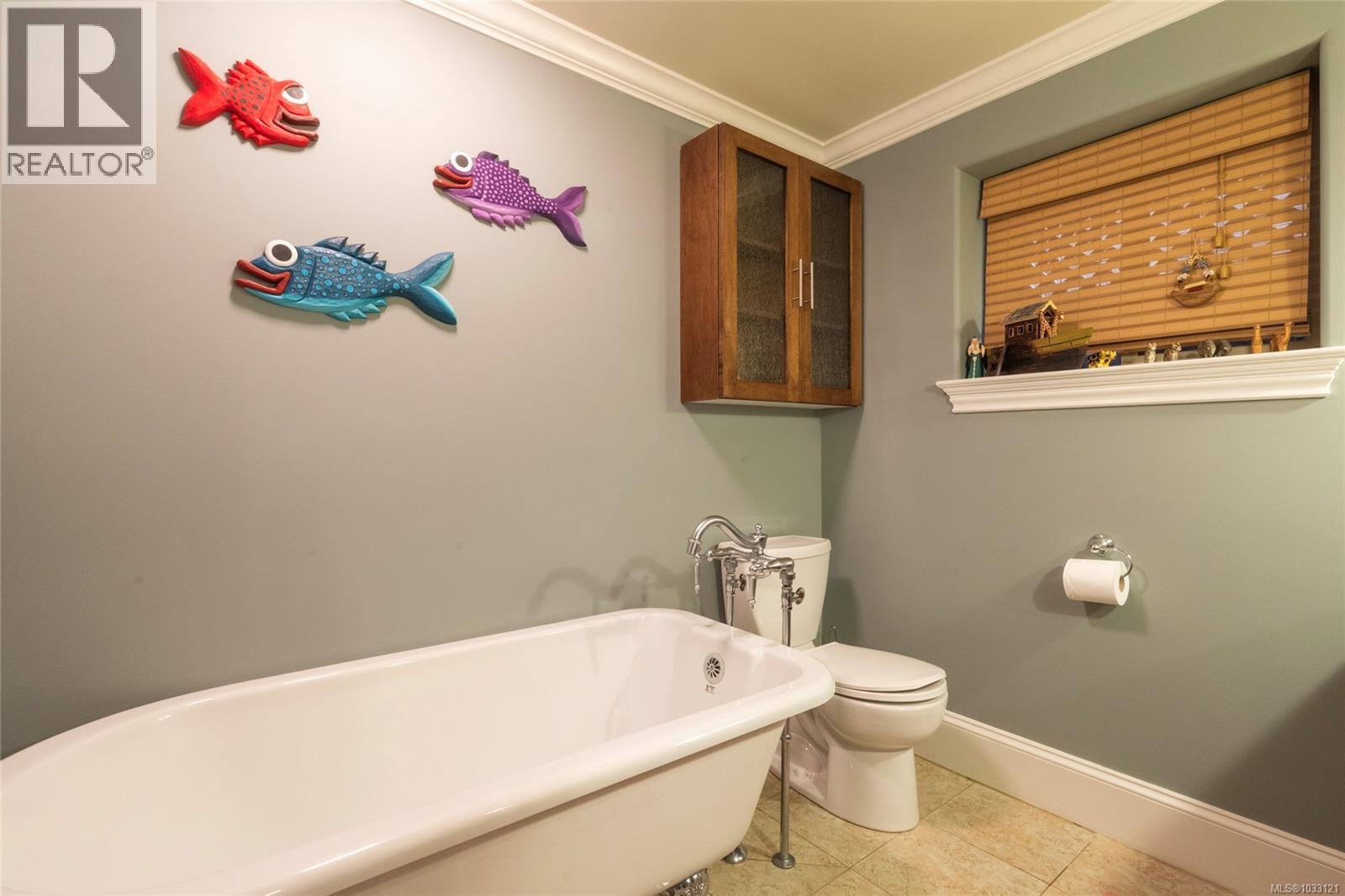  10646 Madrona Drive, North Saanich