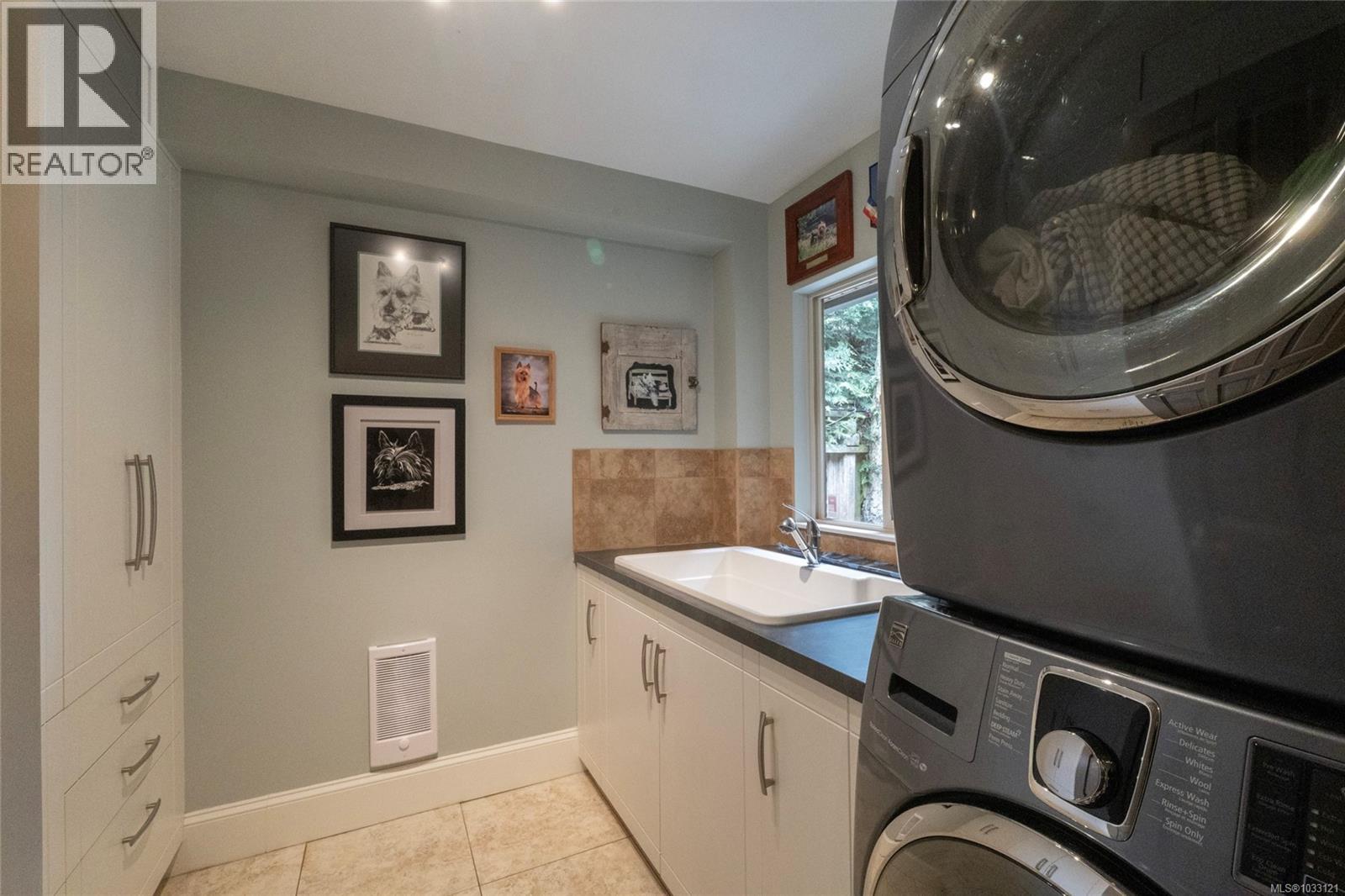  10646 Madrona Drive, North Saanich