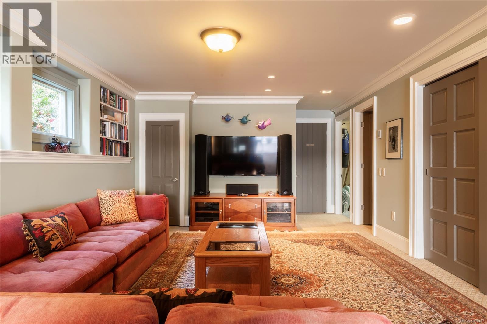  10646 Madrona Drive, North Saanich