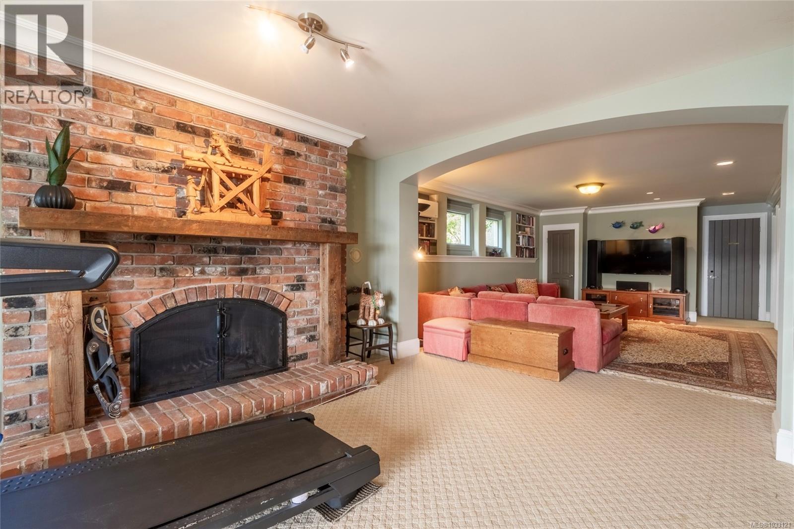  10646 Madrona Drive, North Saanich