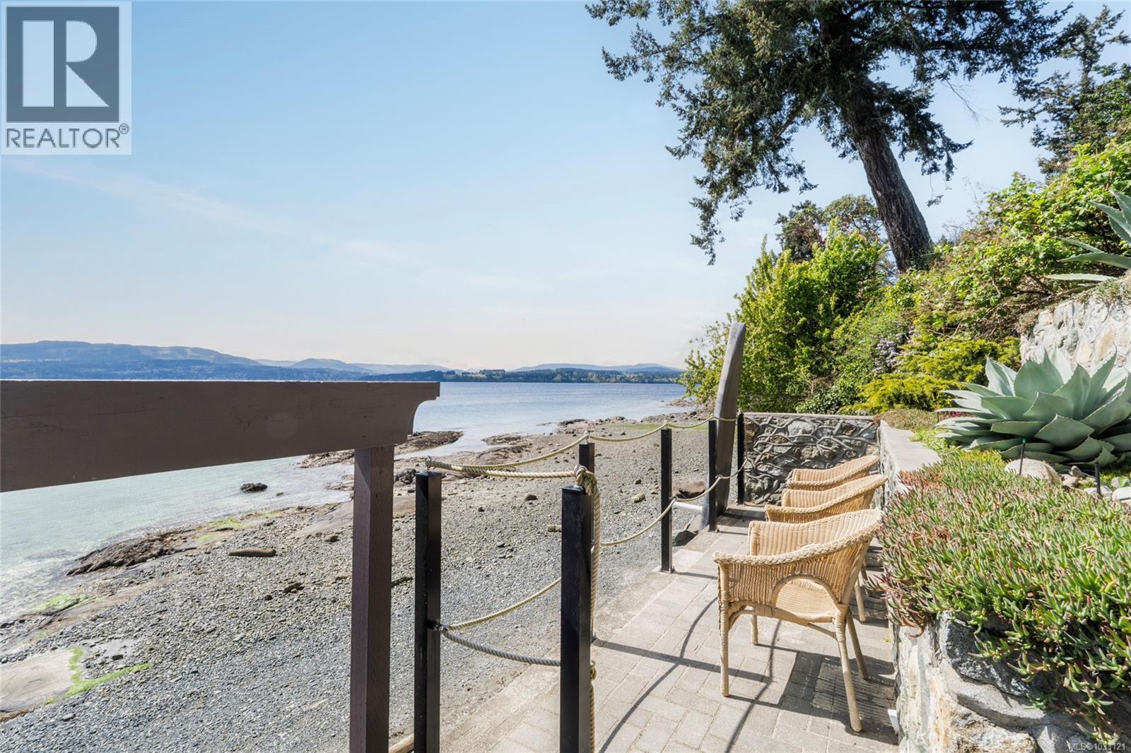  10646 Madrona Drive, North Saanich