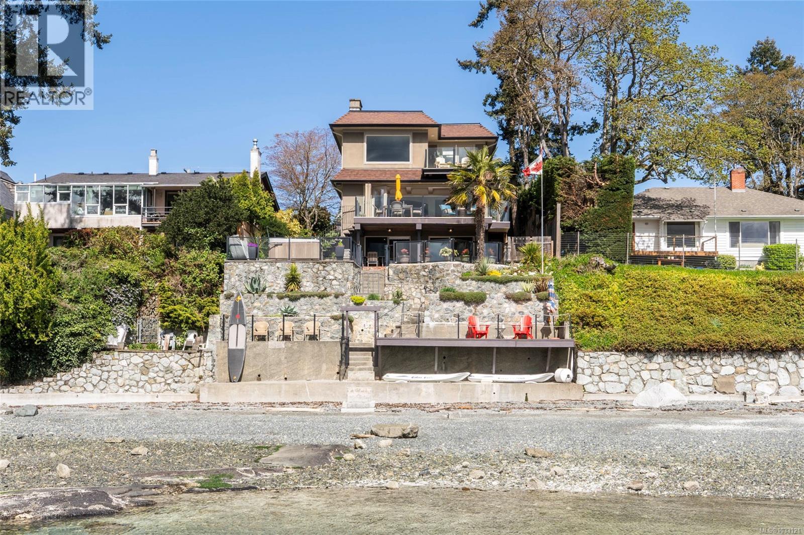  10646 Madrona Drive, North Saanich
