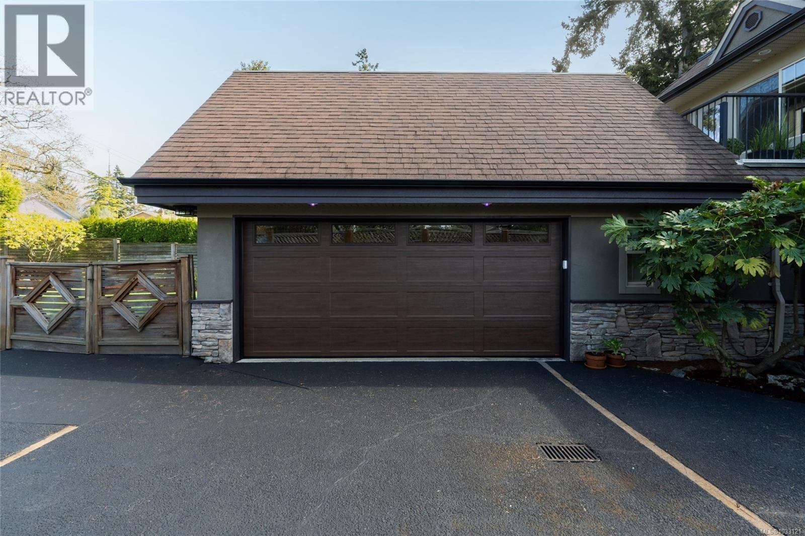  10646 Madrona Drive, North Saanich