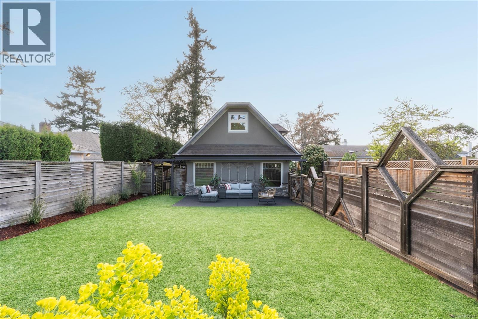  10646 Madrona Drive, North Saanich