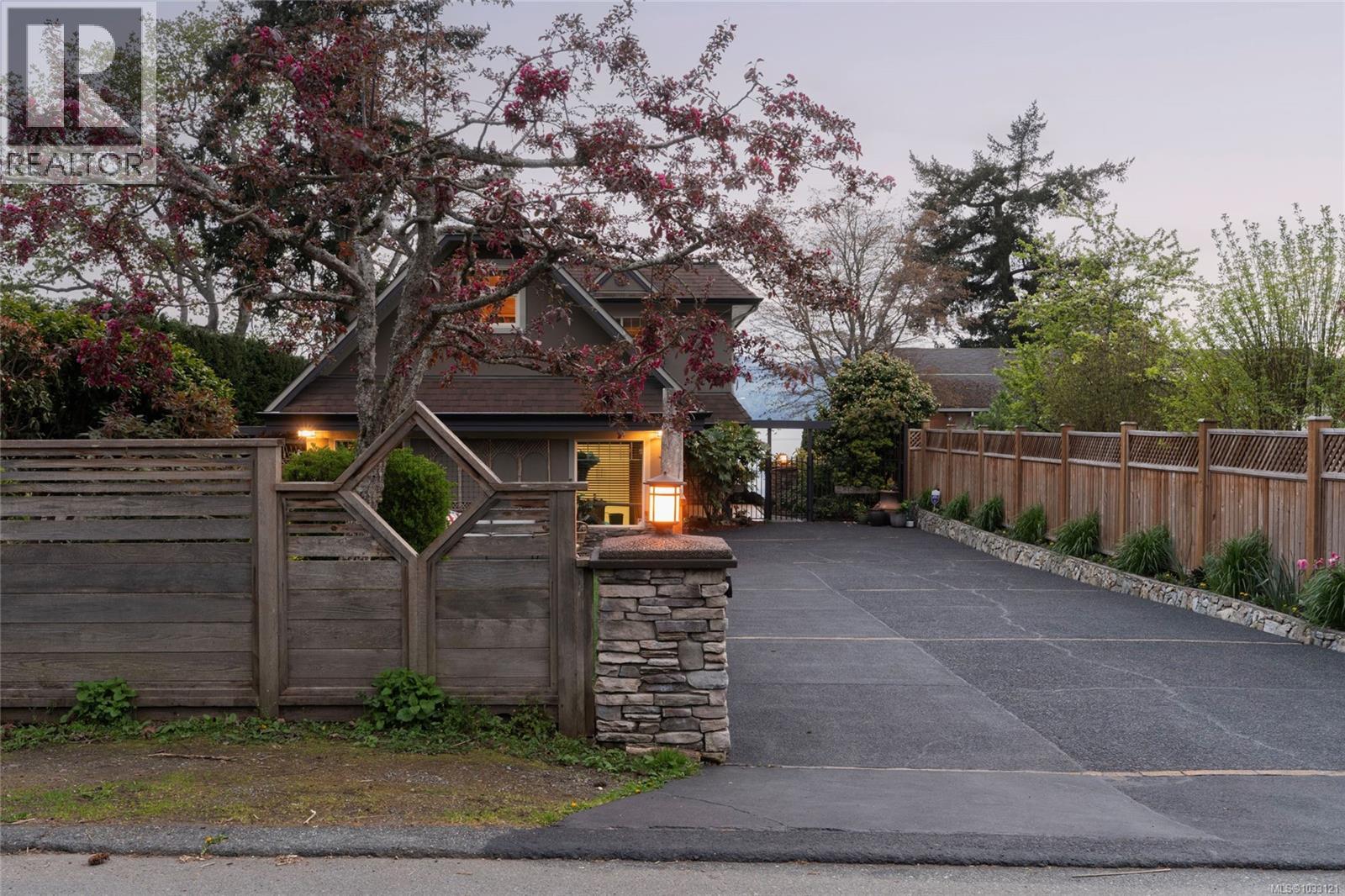 10646 Madrona Drive, North Saanich