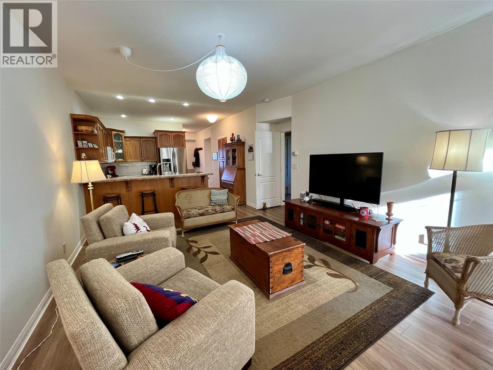 #32 714 Riverside Avenue Unit# 32 - 13