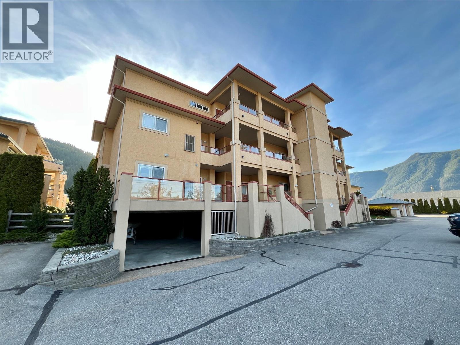 #32 714 Riverside Avenue Unit# 32 - 55