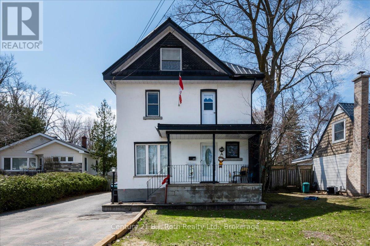476 RUSSELL STREET - 1