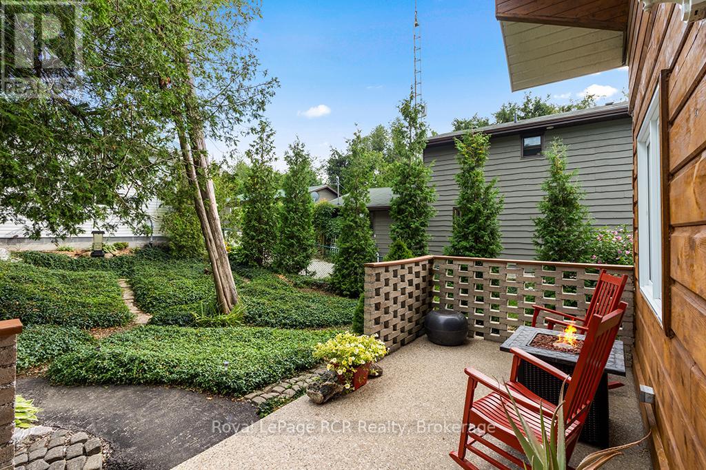 183 LAKESHORE ROAD - 33