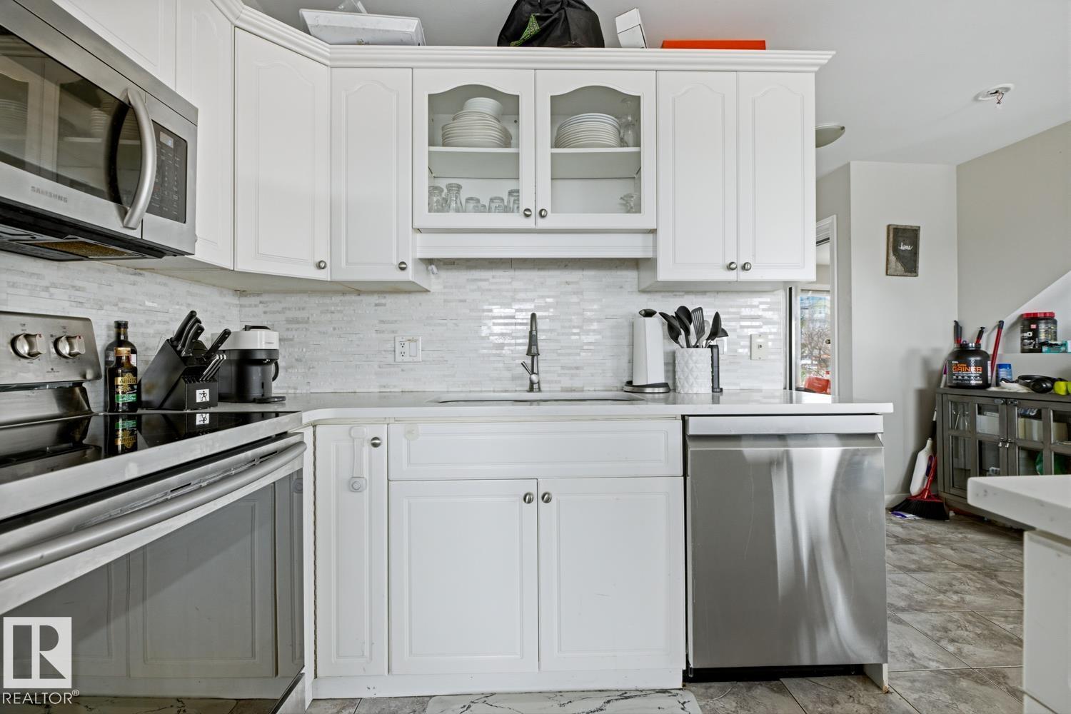 #115 10105 95 ST NW, Edmonton