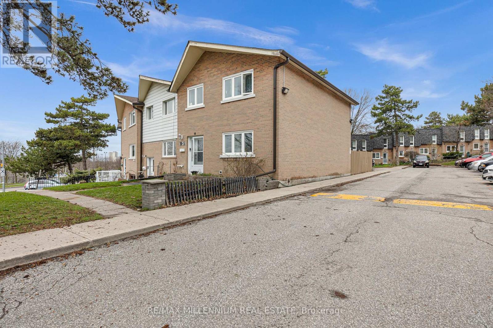 #5 10 GRANDRAVINE DRIVE - 2