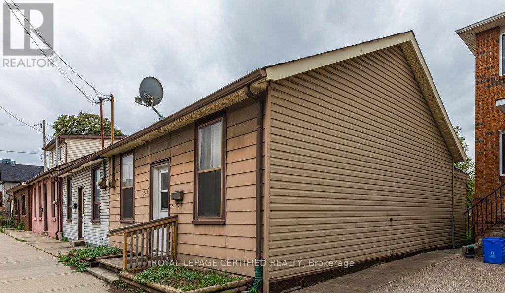 227 WELLINGTON STREET N - 1