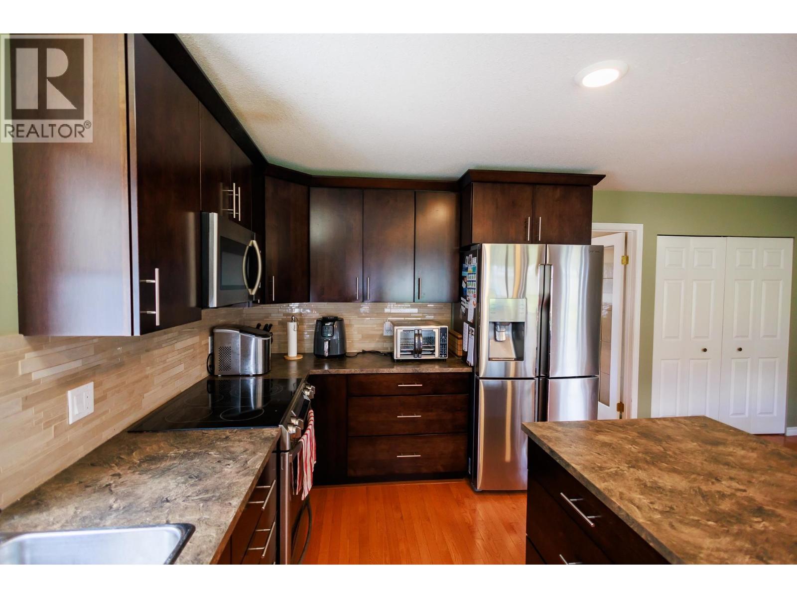 3808 DEJONG CRESCENT - 11