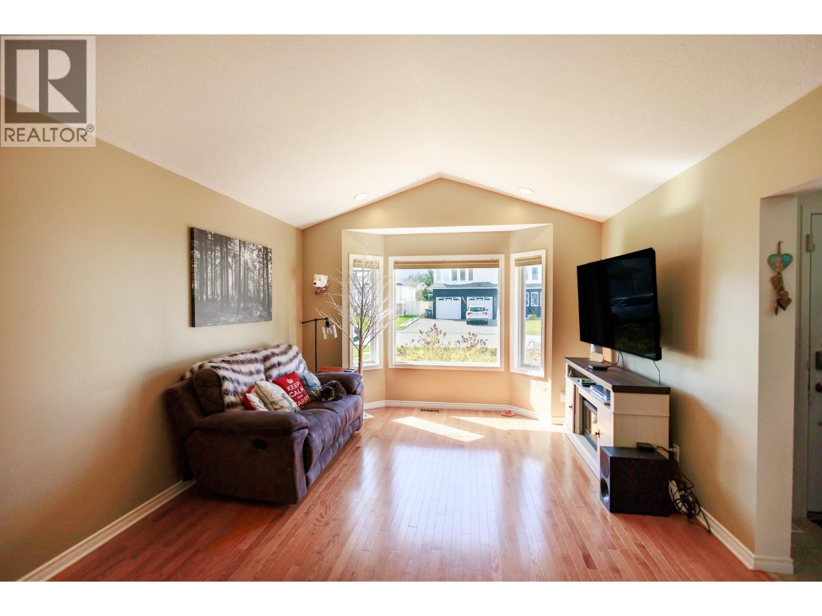 3808 DEJONG CRESCENT - 4