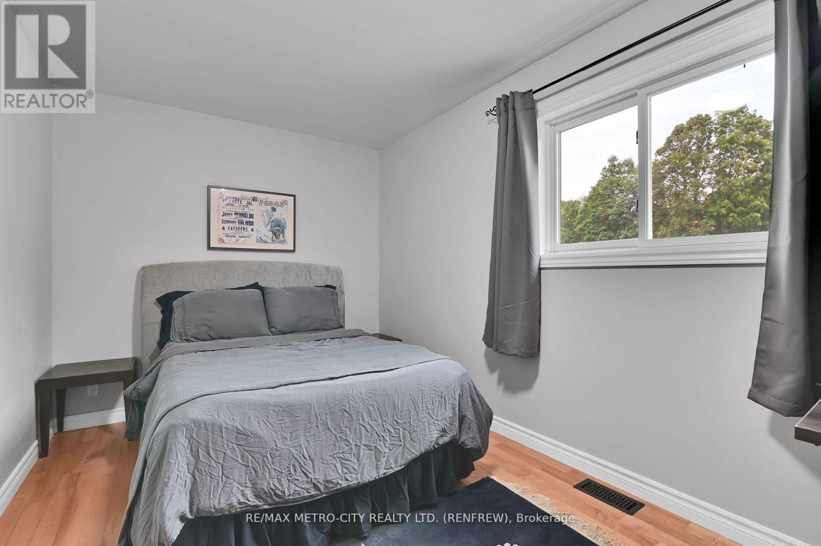 35 LAKERIDGE TRAIL - 20