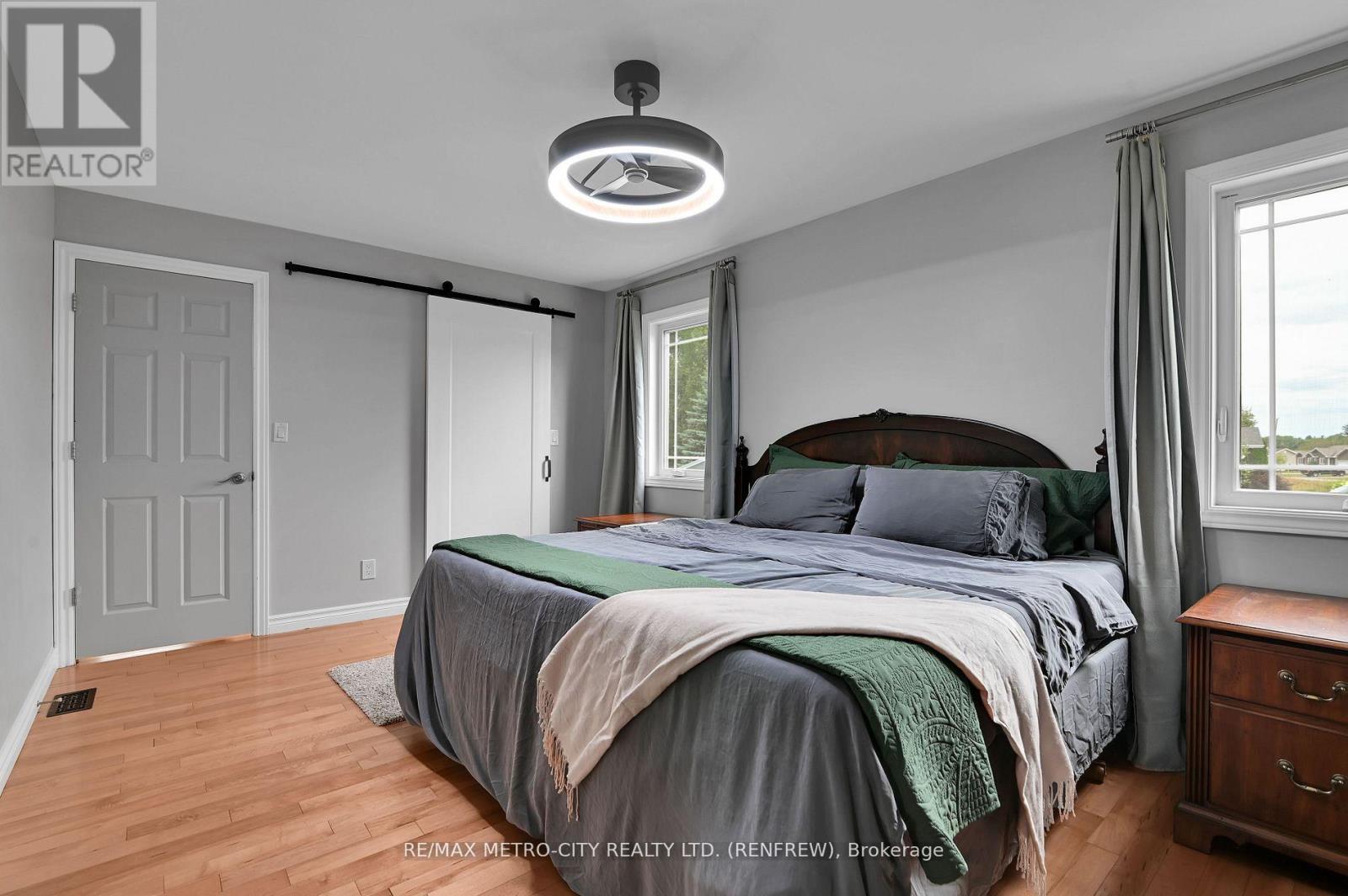 35 LAKERIDGE TRAIL - 18