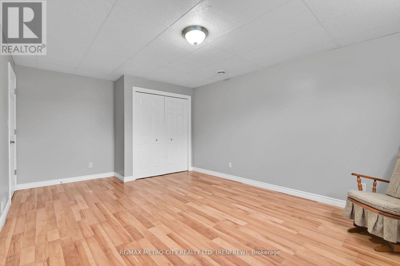 35 LAKERIDGE TRAIL - 25