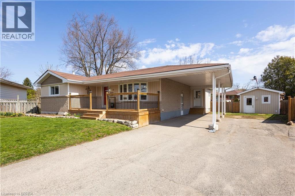 11 MONTOUR Place, Brantford, Ontario N3R5E4 - Photo 2