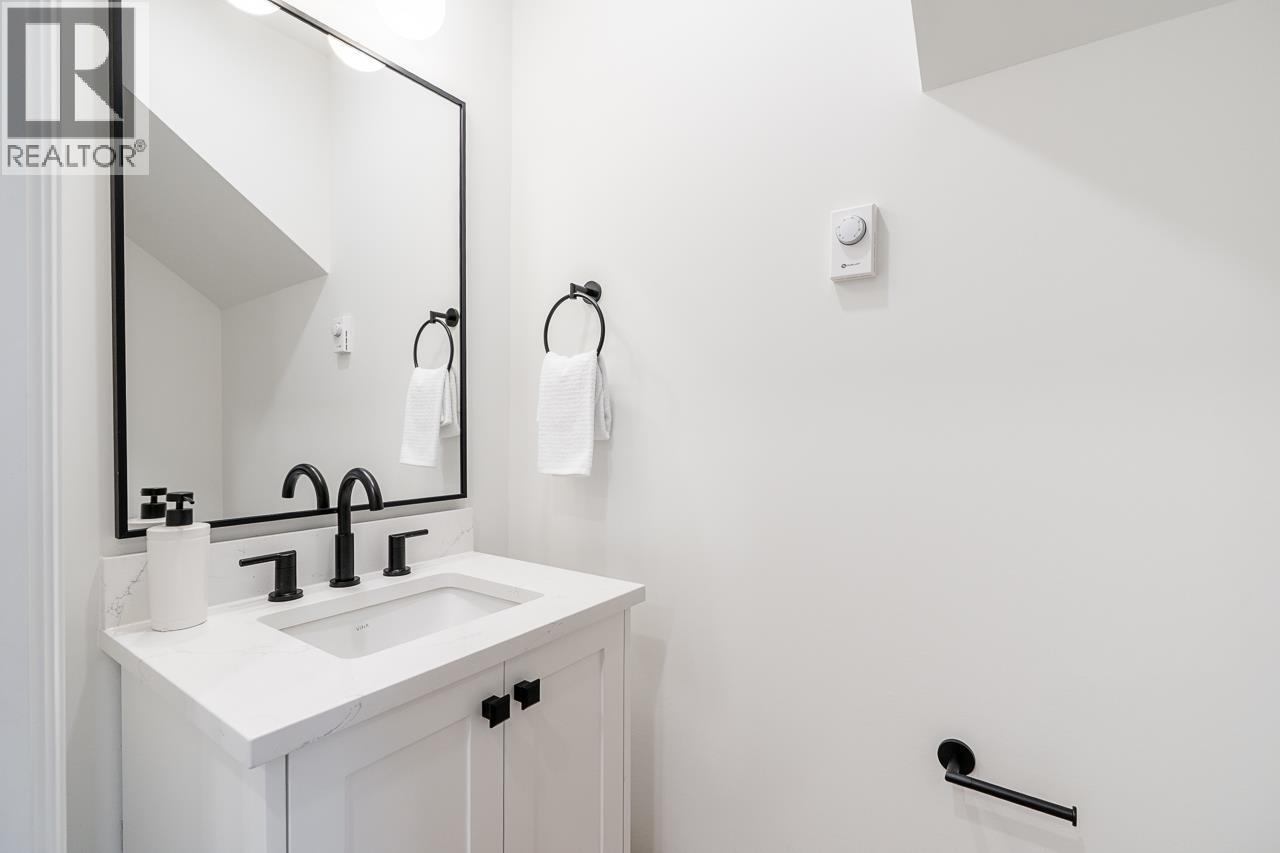 #2-5411 CRESCENT Drive, Delta