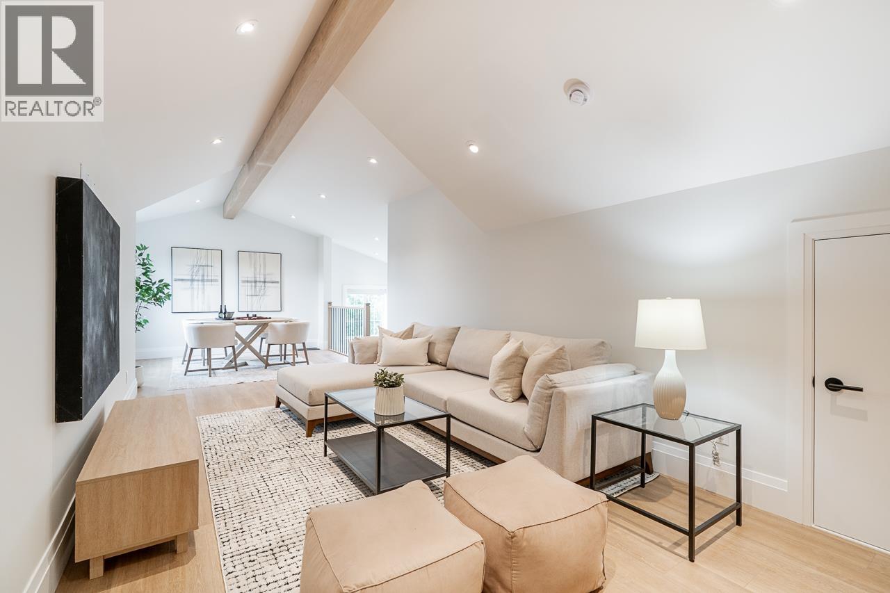 #1-5411 CRESCENT Drive, Delta