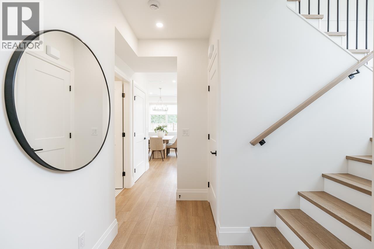 #1-5411 CRESCENT Drive, Delta