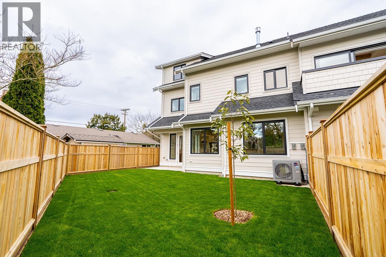 #1-5411 CRESCENT Drive, Delta