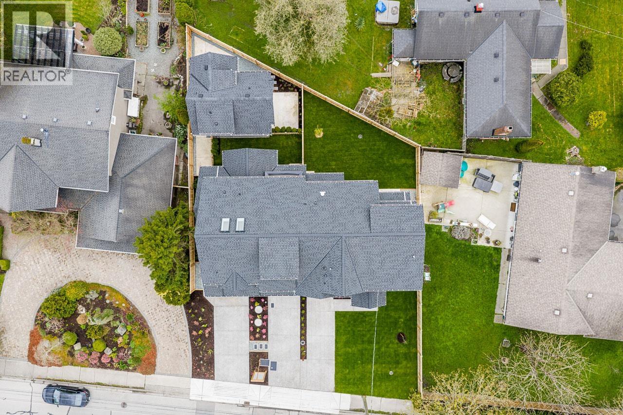 #1-5411 CRESCENT Drive, Delta