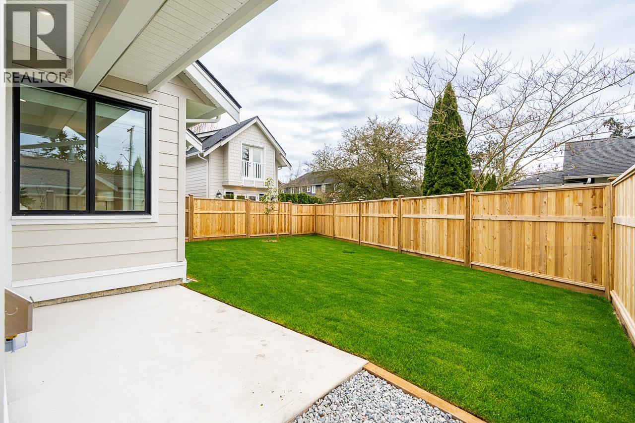 #1-5411 CRESCENT Drive, Delta