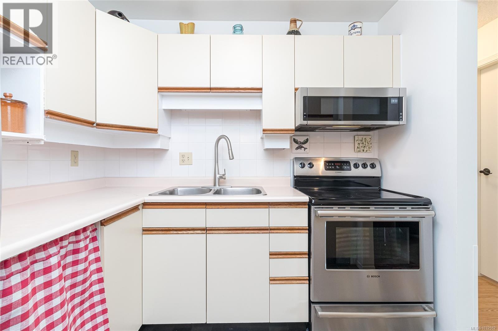 #204 2490 Bevan Ave - 9