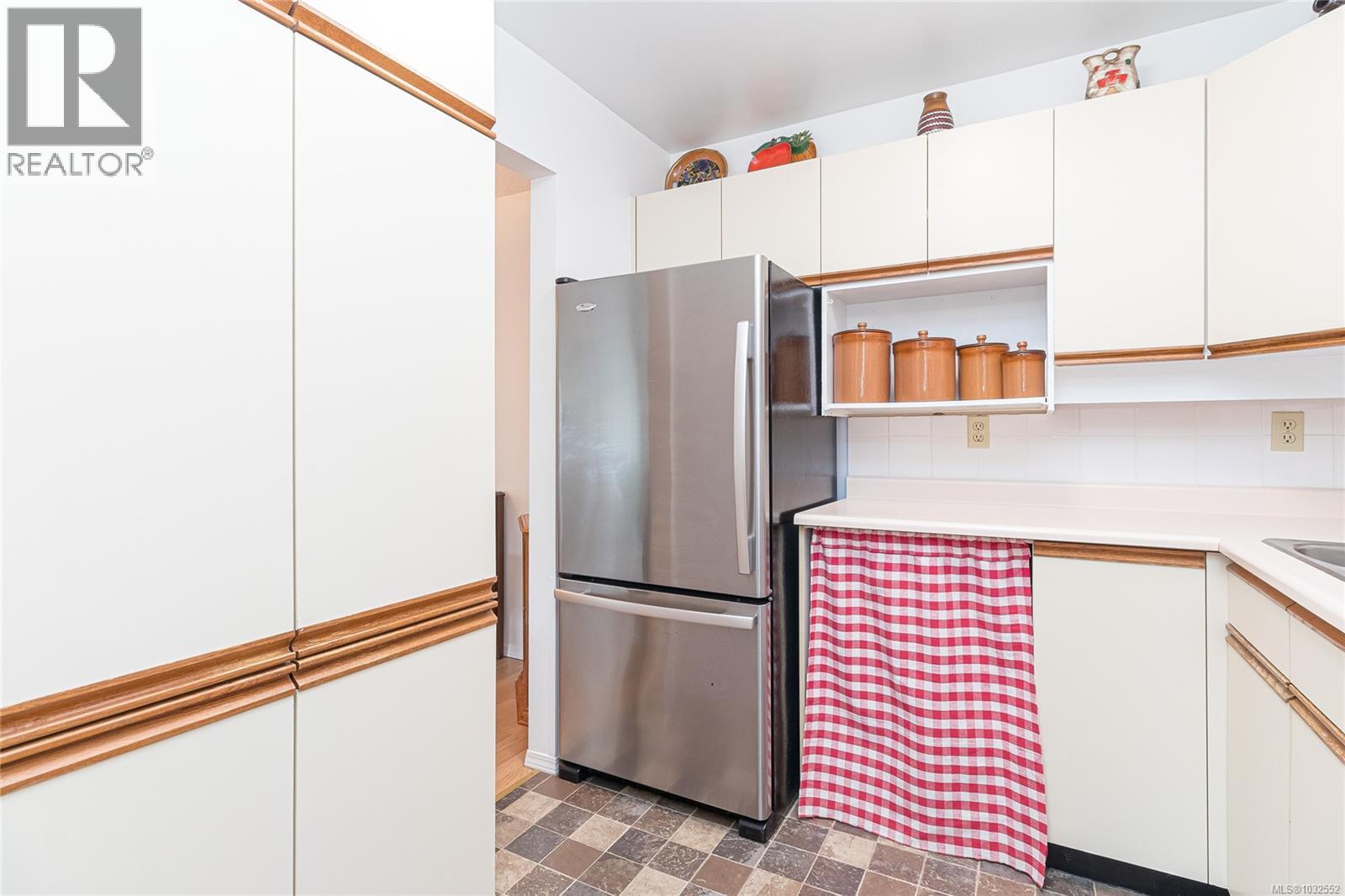 #204 2490 Bevan Ave - 11