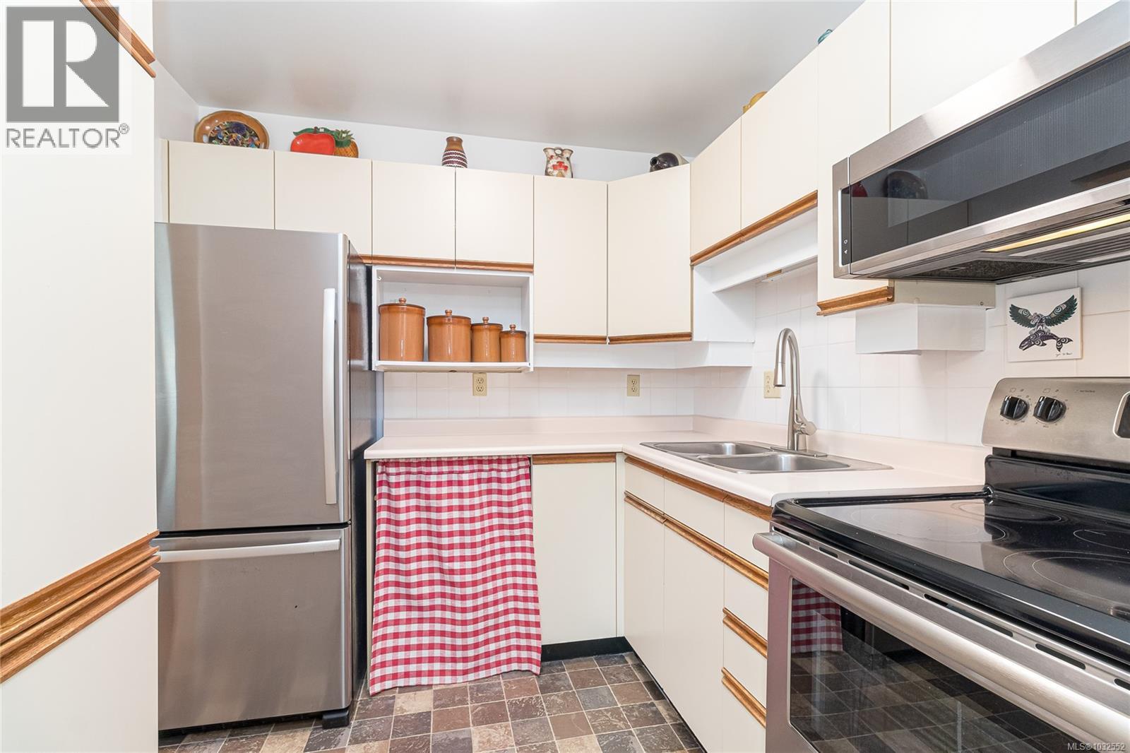 #204 2490 Bevan Ave - 10