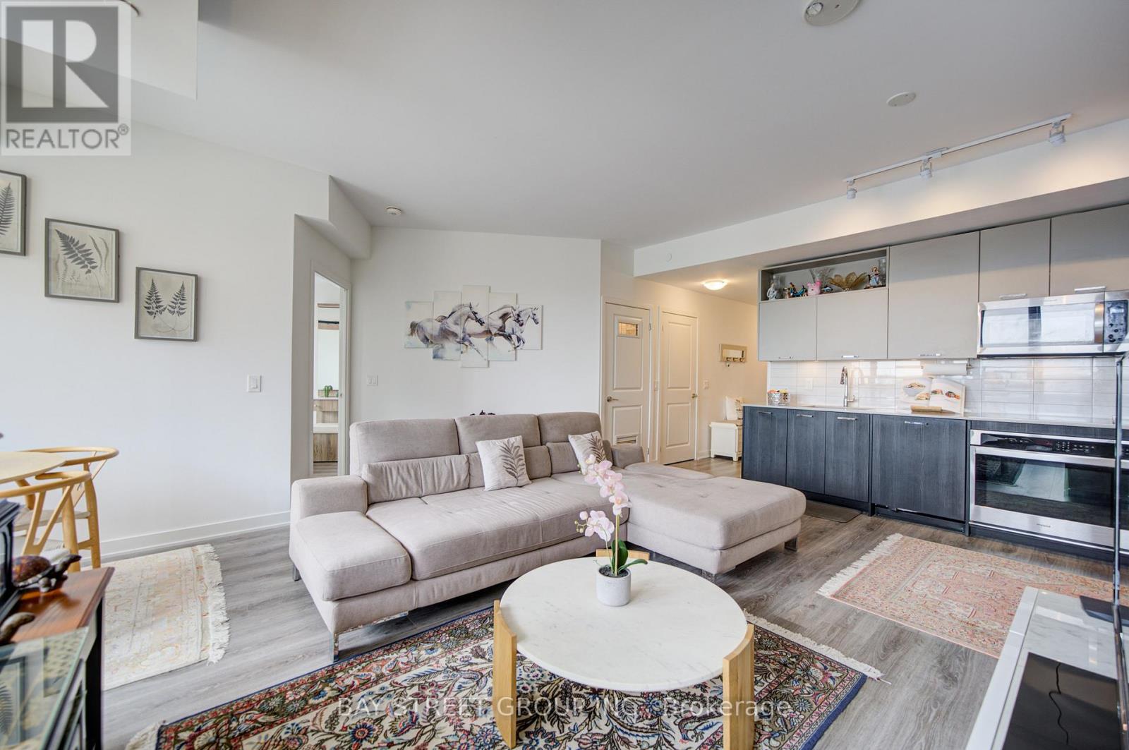 #210 120 EAGLE ROCK WAY - 11