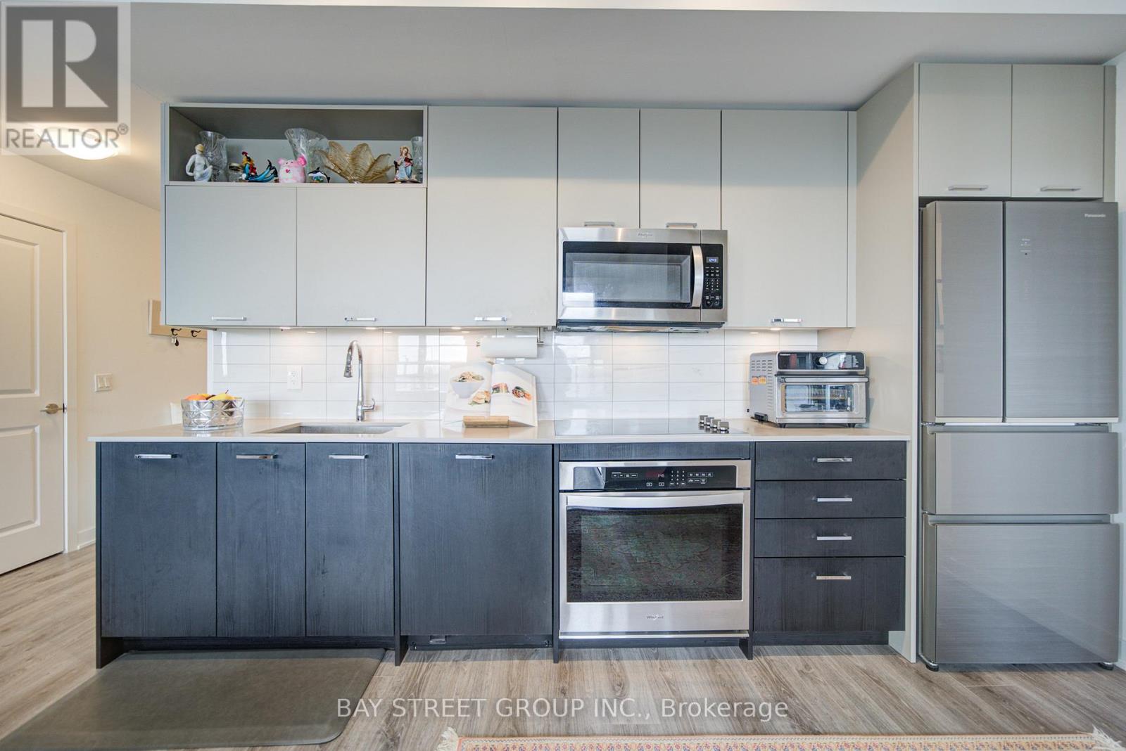 #210 120 EAGLE ROCK WAY - 13