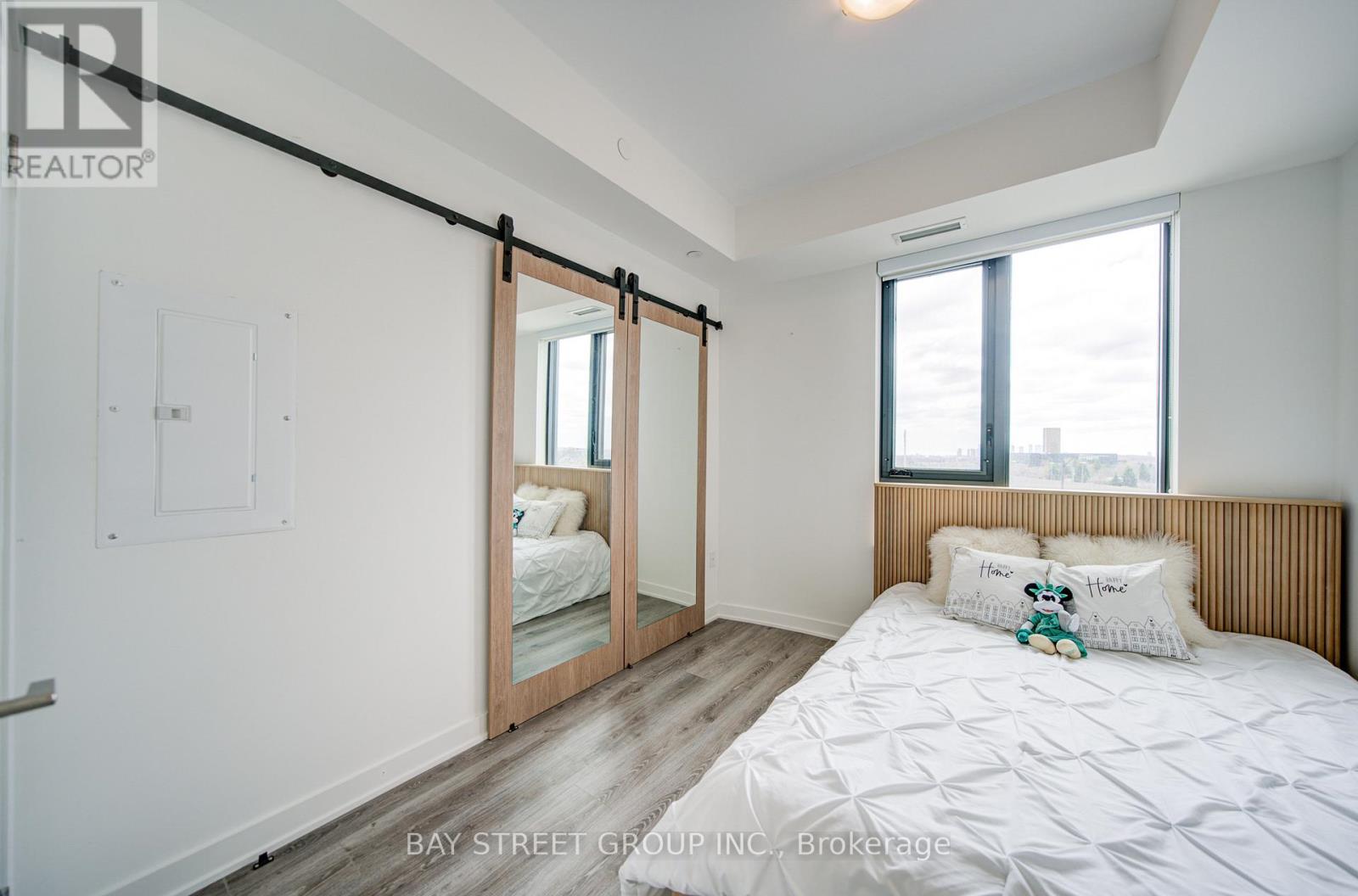 #210 120 EAGLE ROCK WAY - 20