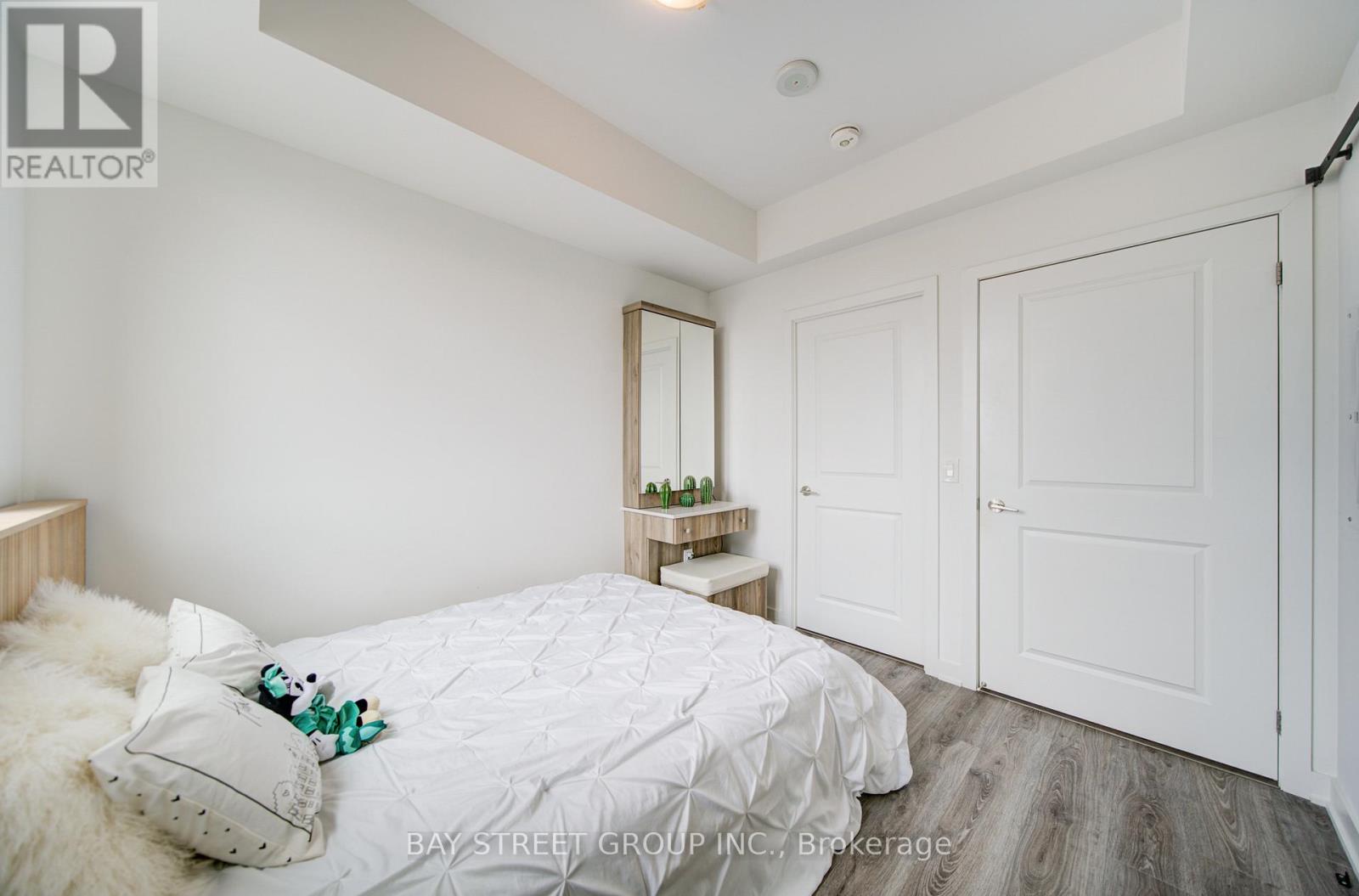 #210 120 EAGLE ROCK WAY - 21
