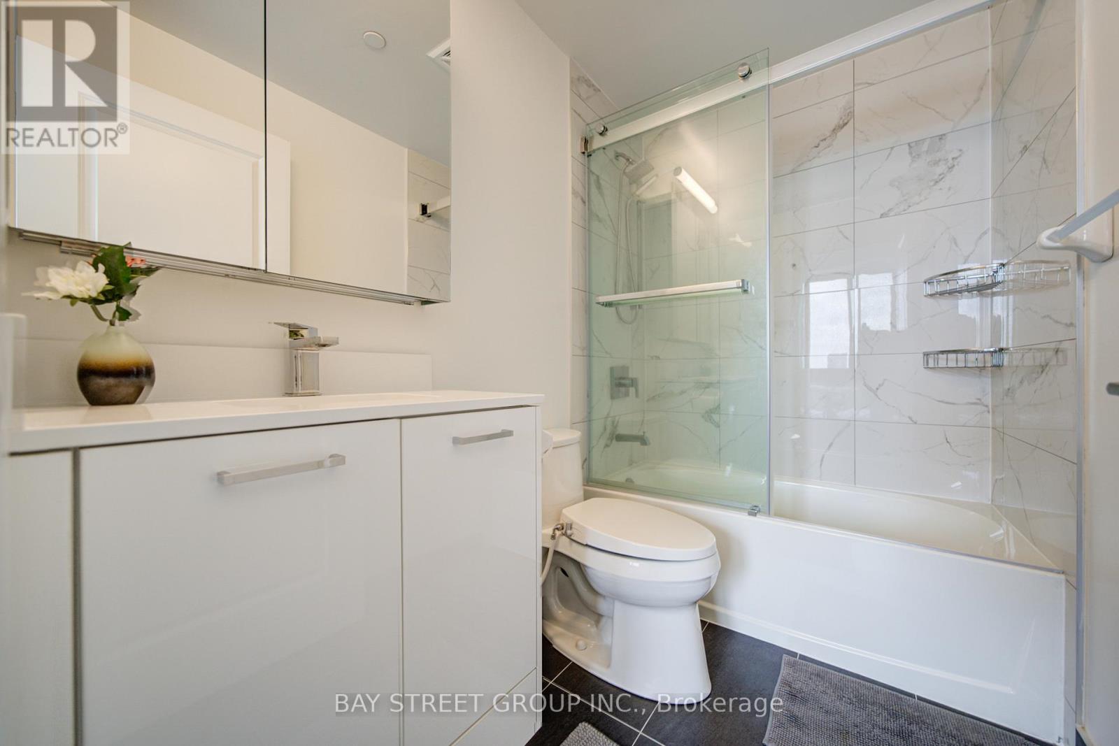 #210 120 EAGLE ROCK WAY - 24