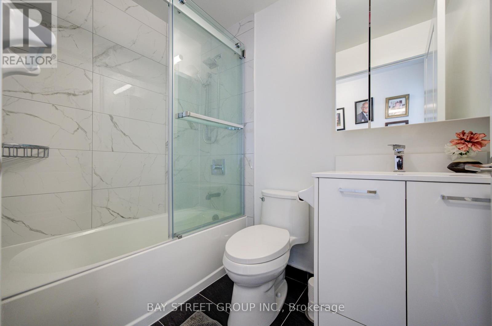 #210 120 EAGLE ROCK WAY - 25