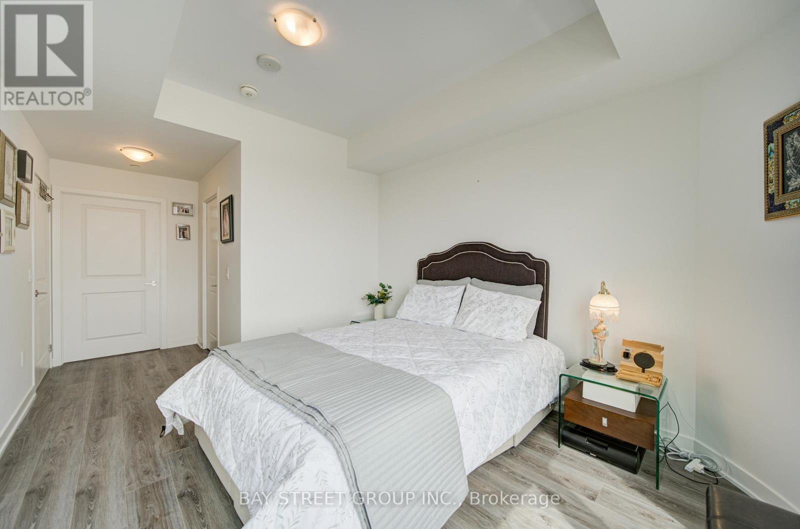 #210 120 EAGLE ROCK WAY - 28