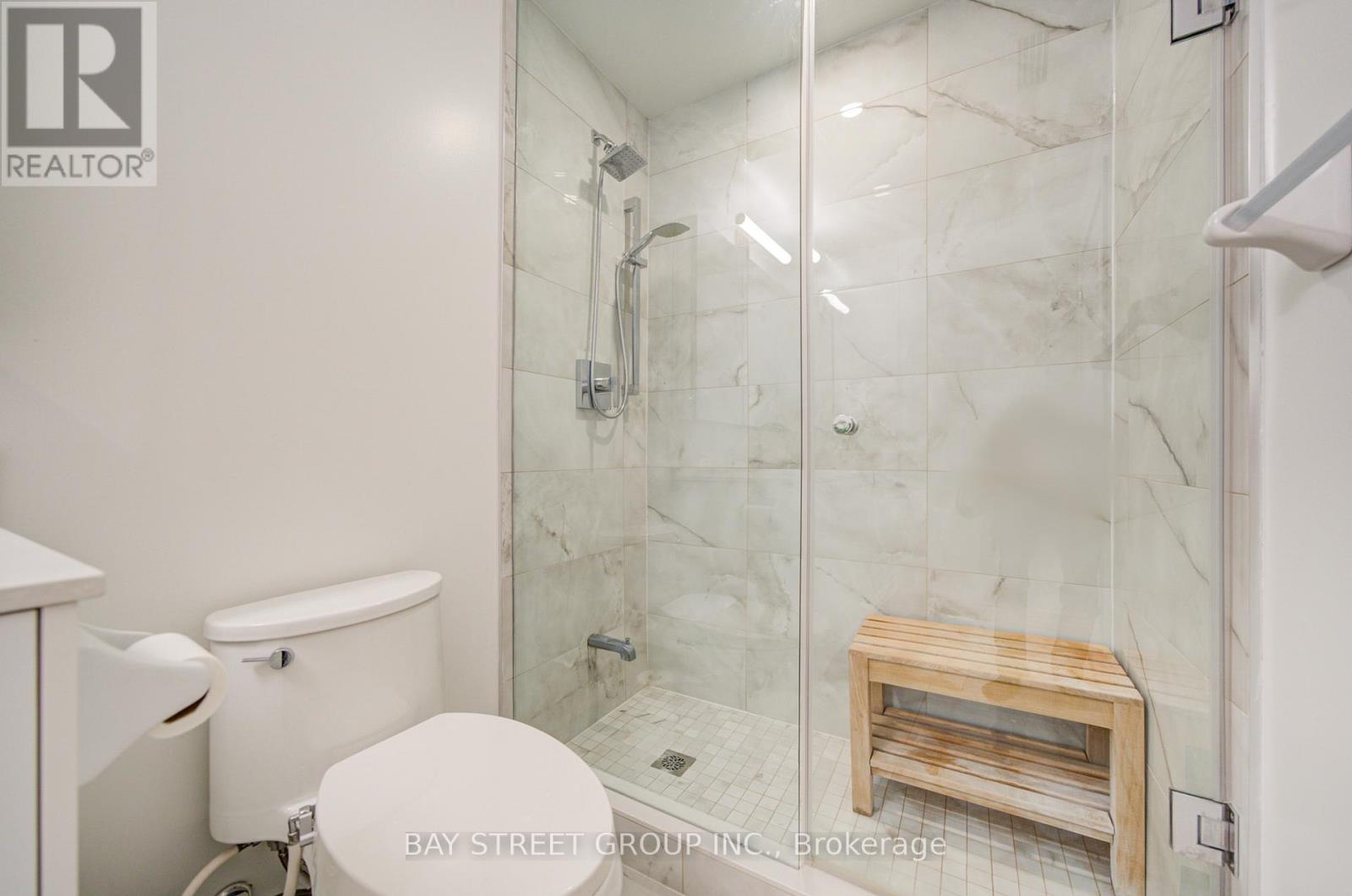 #210 120 EAGLE ROCK WAY - 32
