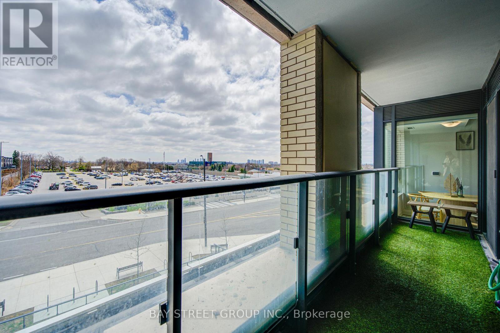 #210 120 EAGLE ROCK WAY - 38