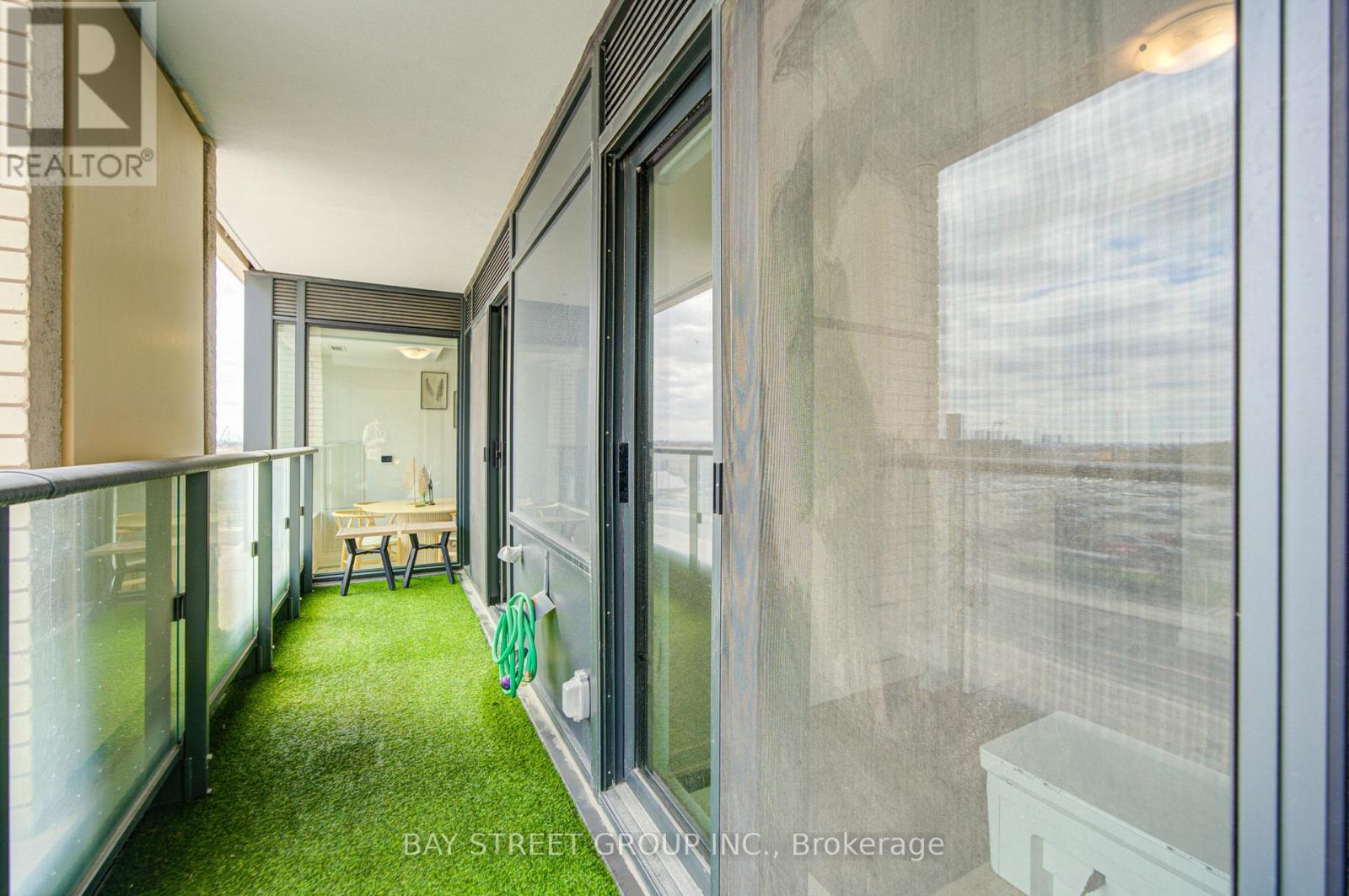 #210 120 EAGLE ROCK WAY - 39