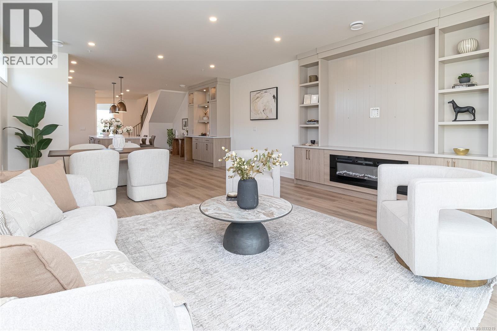 # 2 95 Battleford Avenue, Saanich