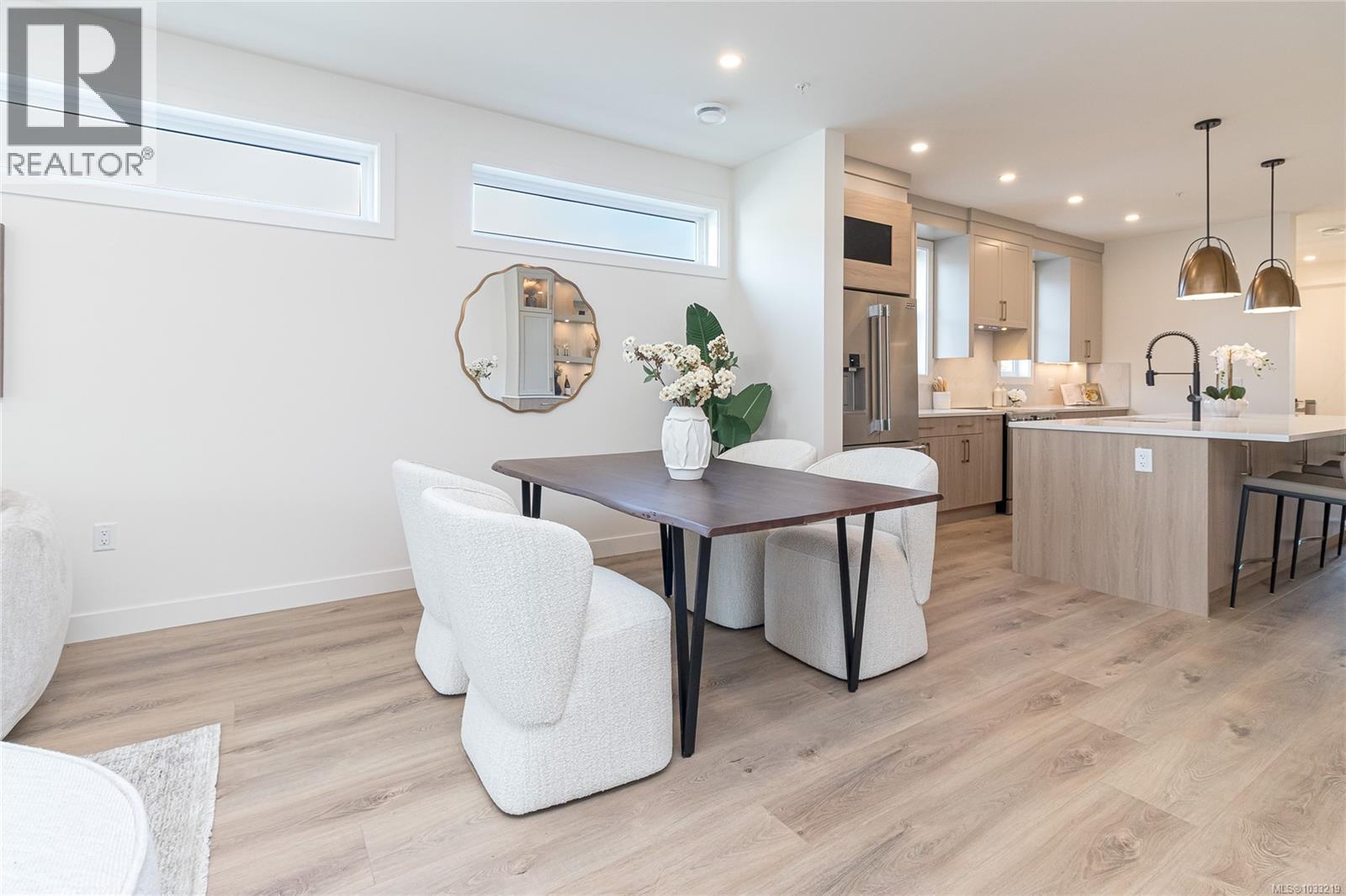 # 2 95 Battleford Avenue, Saanich