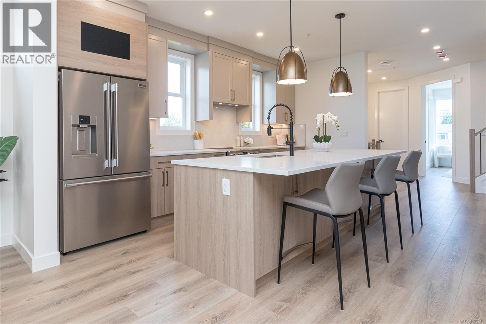 # 2 95 Battleford Avenue, Saanich