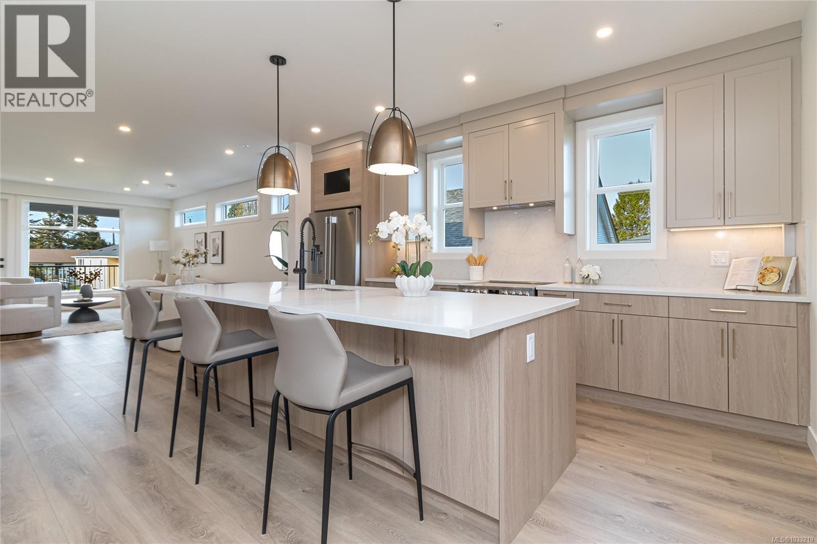 # 2 95 Battleford Avenue, Saanich